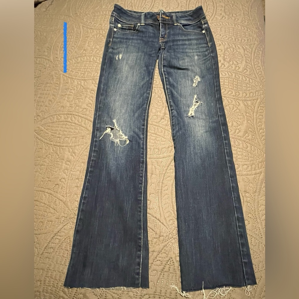 Women’s American Eagle Jeans. Raw hem. Stretch. Bootcut. Size 2